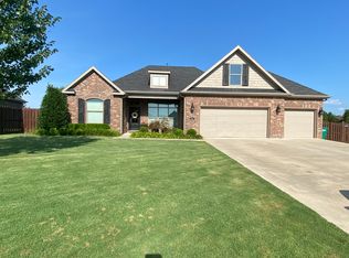 5913 S 66th St, Cave Springs, AR 72718