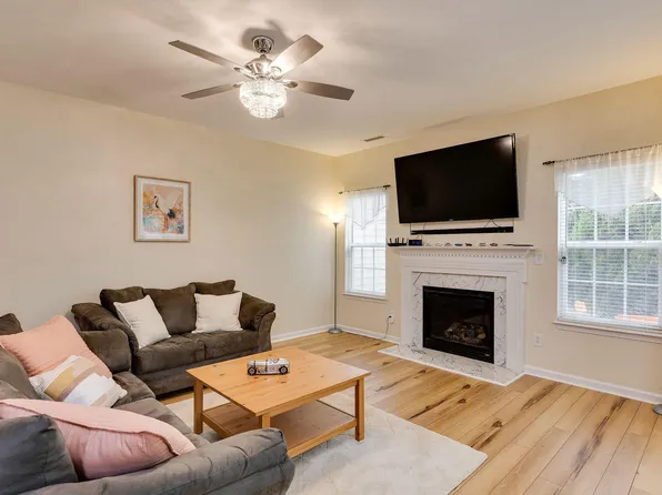 138 Cline Falls Dr, Holly Springs, NC 27540