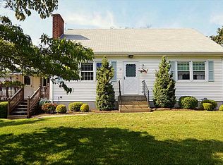 25 N Hillview Dr, Narragansett, RI 02882