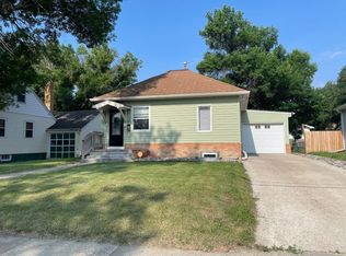 625 10th St NE, Minot, ND 58703