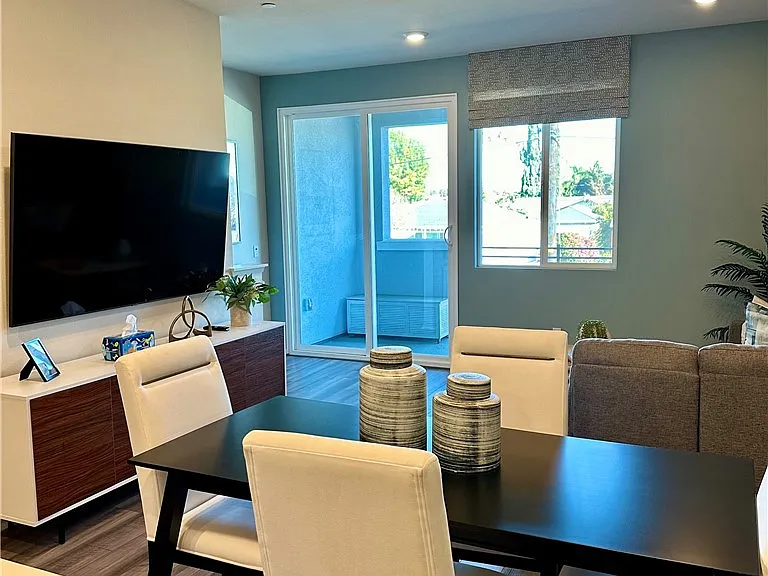 221 N Vincent Ave — Photo 8