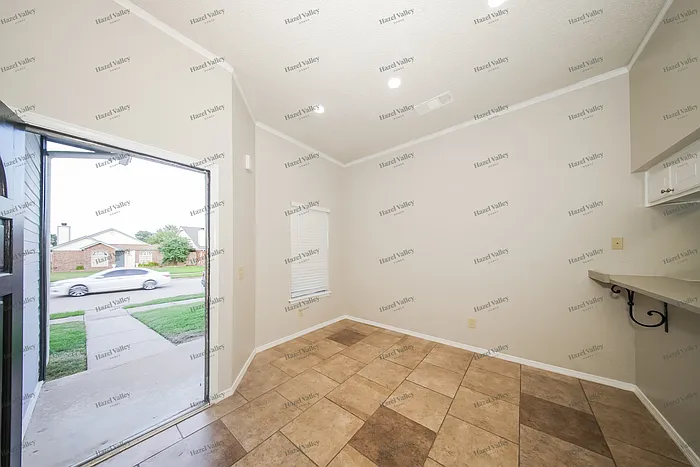 2133 Lonnie Ln — Photo 4