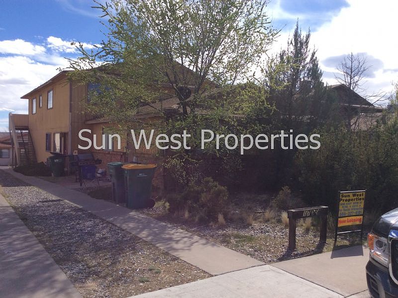 1st image of 1705 Cliffside Dr APT B