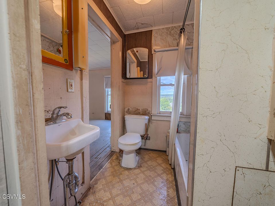 34th image of 205 Sunbury St