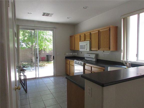 3rd image of 3722 Solandra St