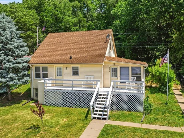 2570 Elm St, Dubuque, IA 52001