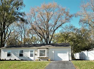 802 Parkside Cir, Streamwood, IL