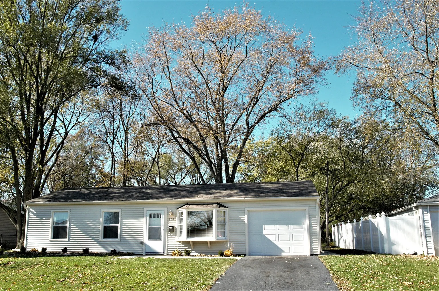 802 Parkside Cir photo 1