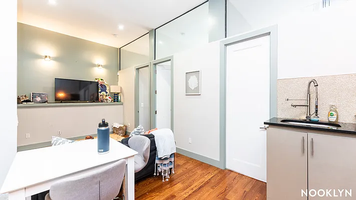 Rented by Nooklyn NYC LLC | media 7