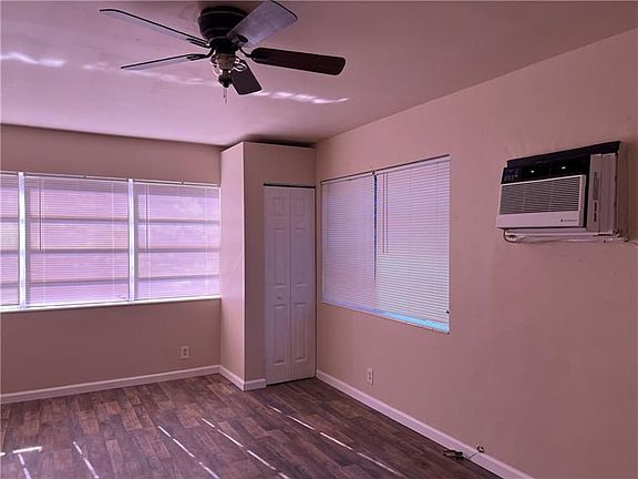 2nd image of 2531 Pierce St #B
