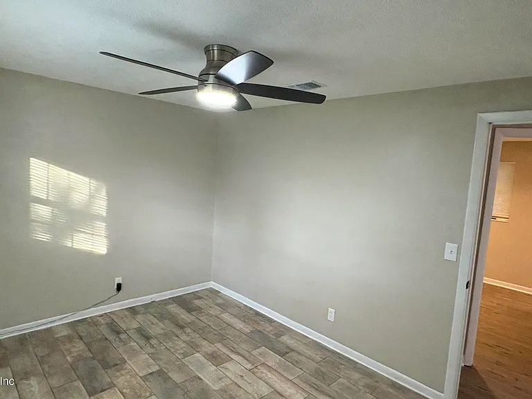 8036 Delaroche Dr — Photo 17