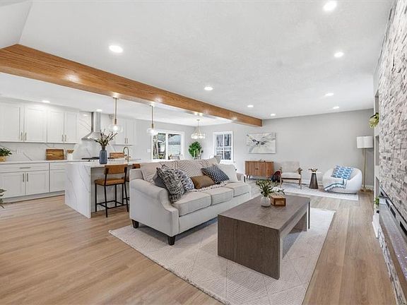 2nd image of 39 W 70th Ter