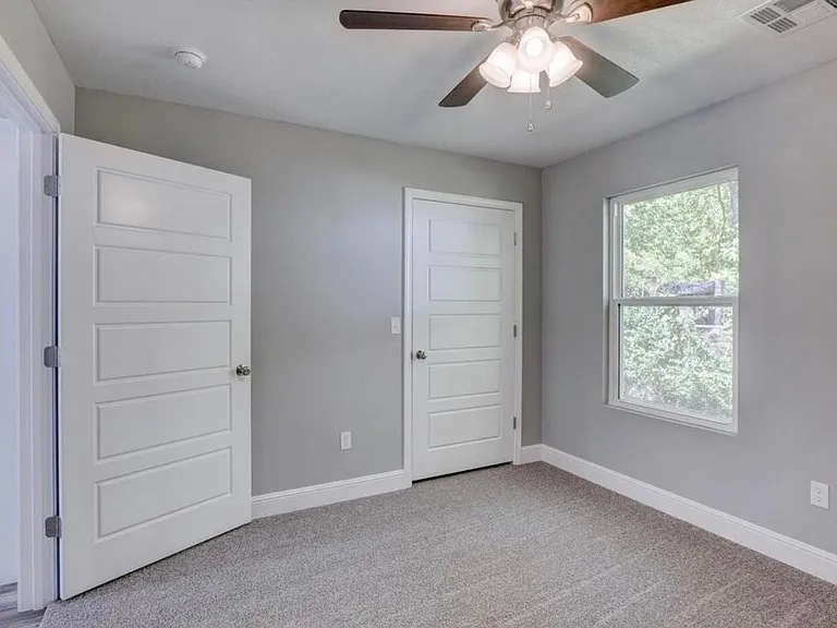 917 N Hall St — Photo 15