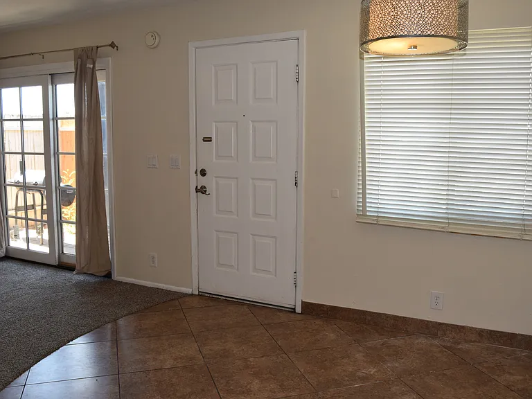 286 W Palomino Dr #2 — Photo 6