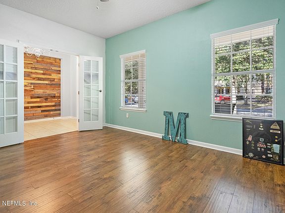 5th image of 525 SOUTHWOOD Way