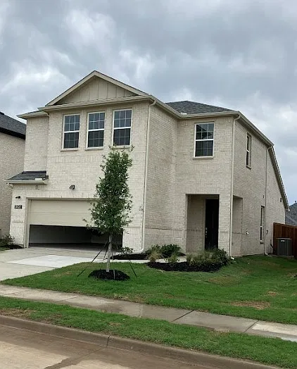 4 bed, 2037 sqft, $2,250 — Photo 2