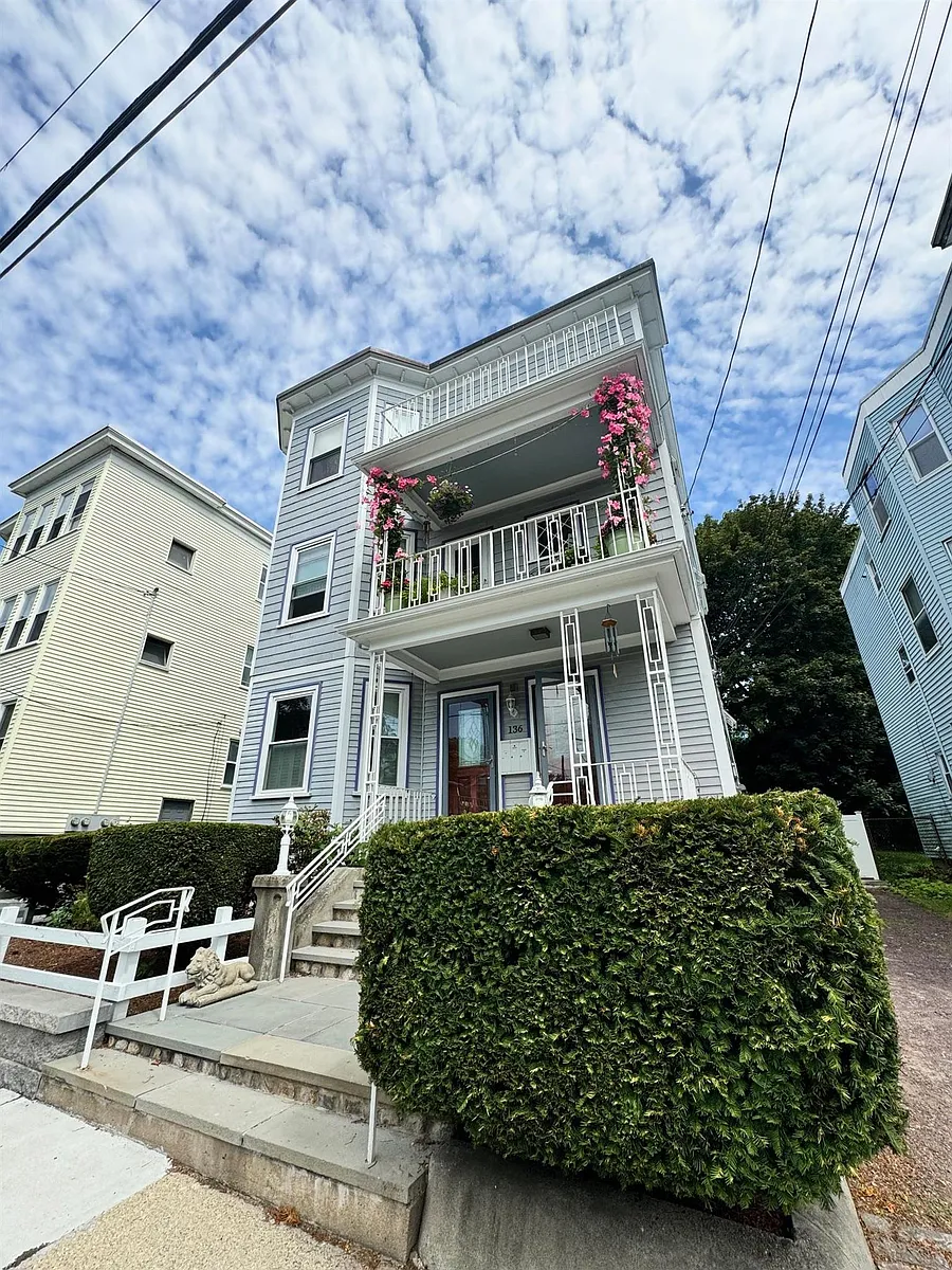Building Photo - 136 Sharon St #2