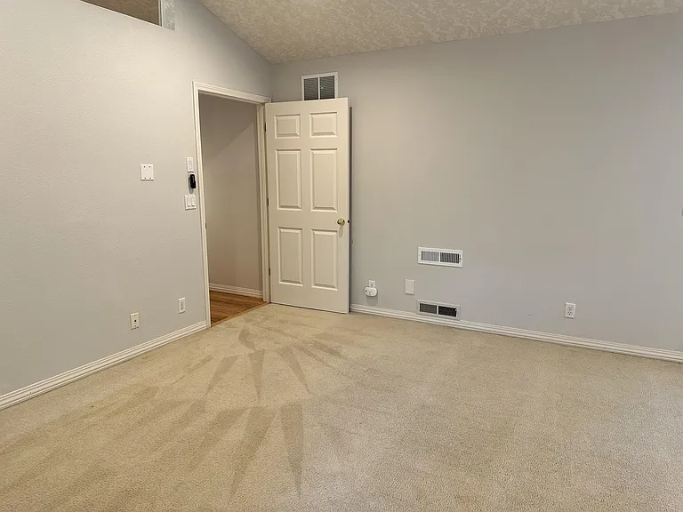330 E College St — Photo 21