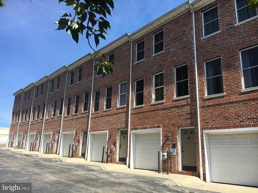 406 Leverington Ave Unit B photo 1