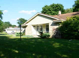 793 E Imperial Dr, Village Of Hartland, WI 53029