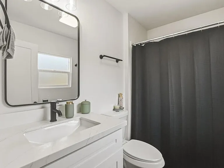 519 S 33rd St — Photo 5