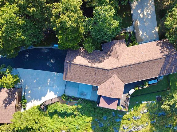 5th image of 208 Fletcher Pl