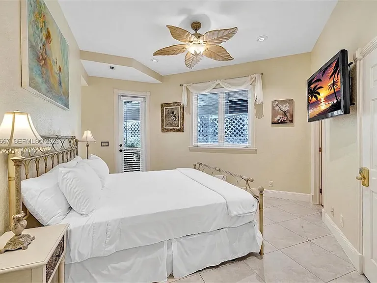 625 SE Poinciana Dr — Photo 7