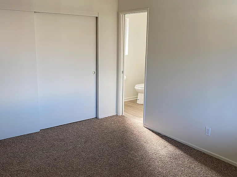 Bedroom 2(Master)