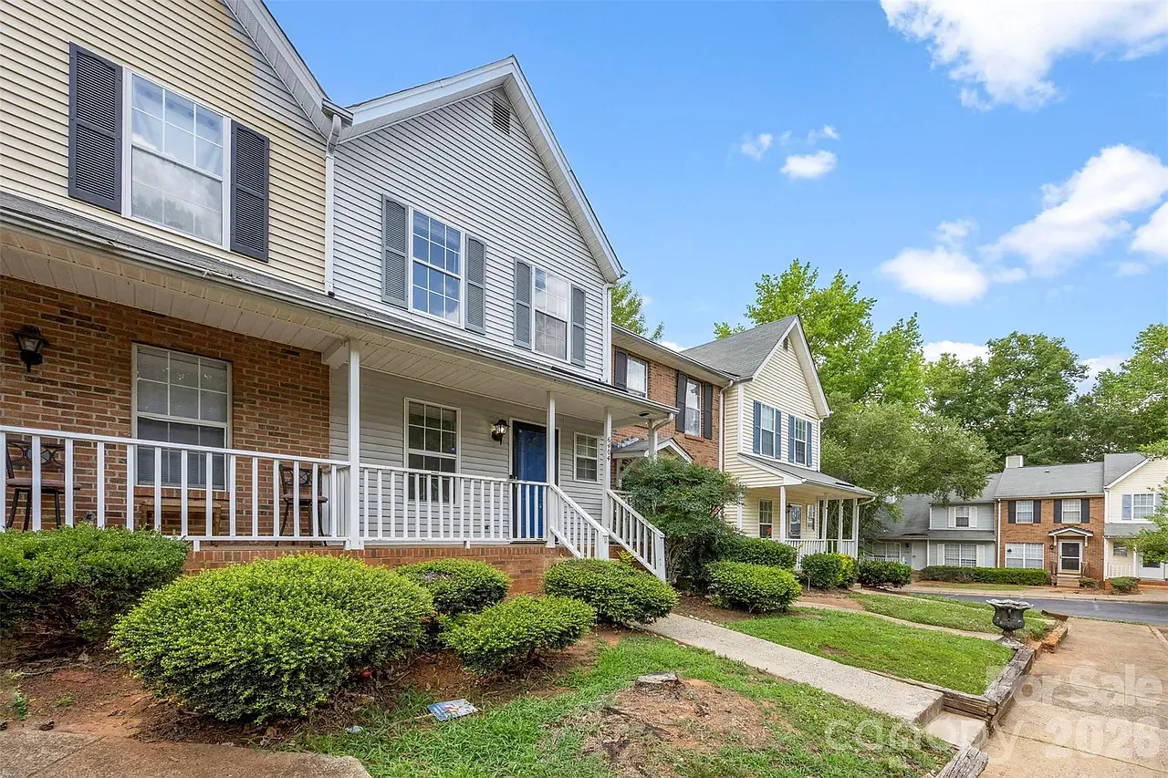 2 bed, 2.5 bath, 1098 sqft, $1,450 — Photo 3