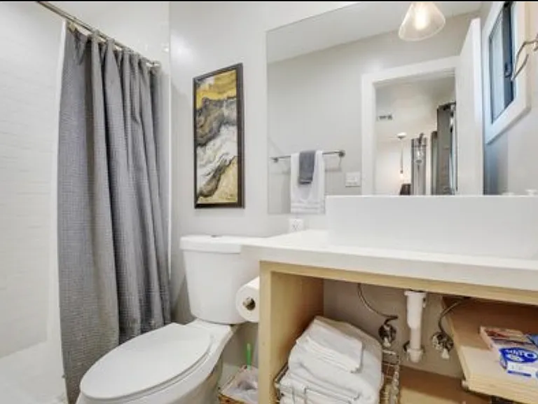 1031 W 12th Pl — Photo 8