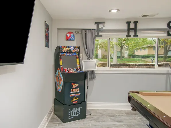 40 S Main St #Id1285081p, Glen Ellyn, IL 60137