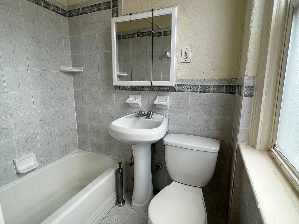 1st image of 2739 Lurting Ave APT 2