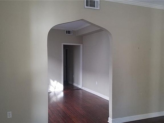 4th image of 4427-29 Fontainebleau Dr