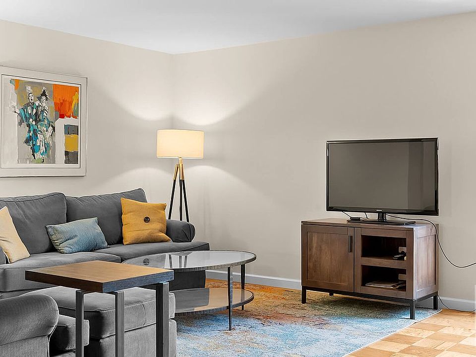 1st image of 208 Broadway APT J1501