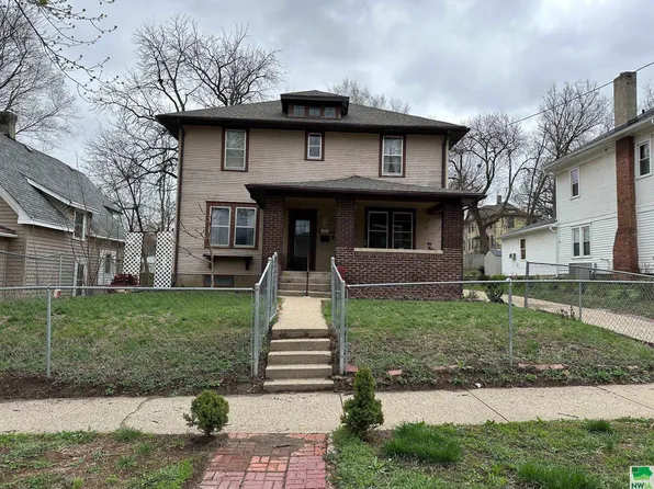 908 20th St, Sioux City, IA 51104