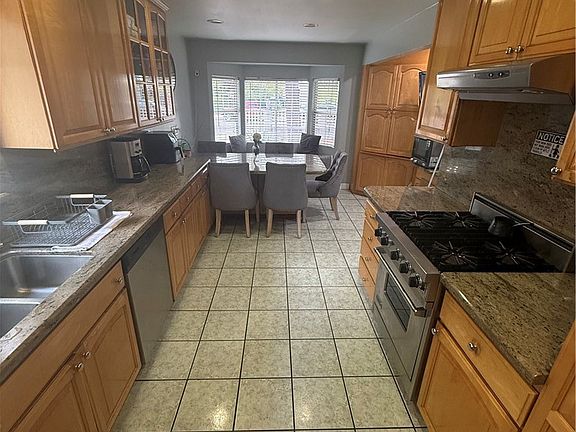 4th image of 7420 Hesperia Ave