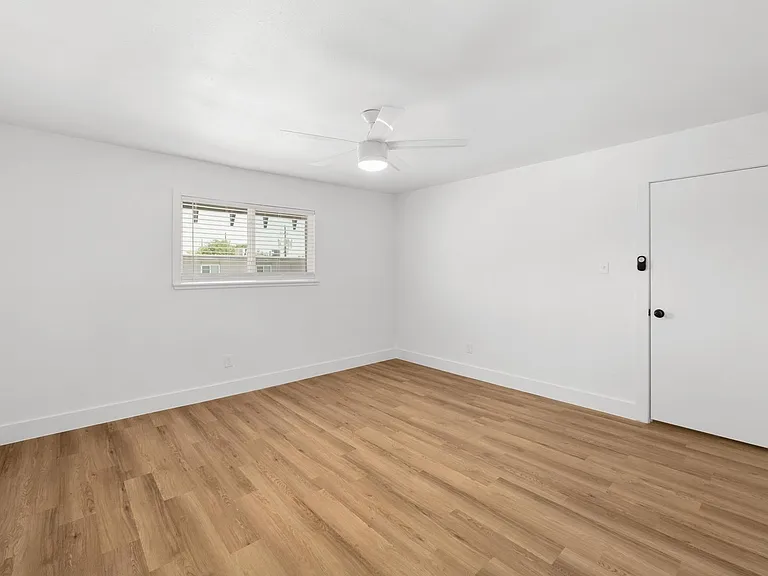 CrestHaus Apartments — Photo 15