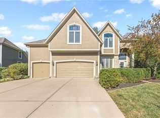 5330 W 159th Ter, Overland Park, KS 66085