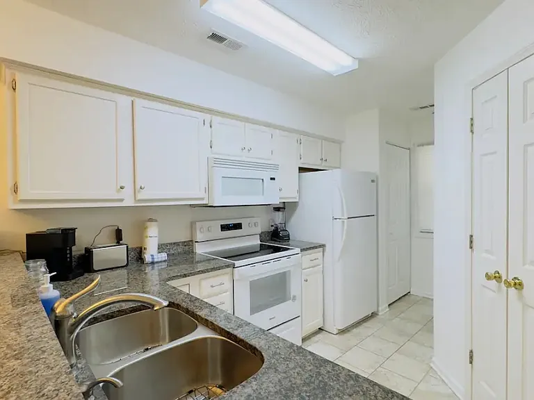 529 White River Dr #19I — Photo 5