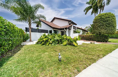 330 SW 133rd Pl Photo 1