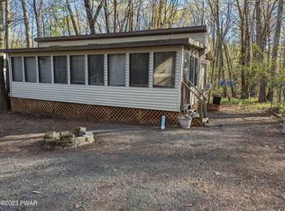 103 Crow Ln, Shohola, PA 18458