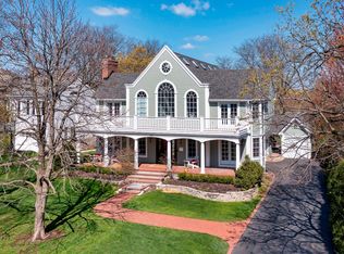 1334 Ridgewood Dr, Northbrook, IL 60062