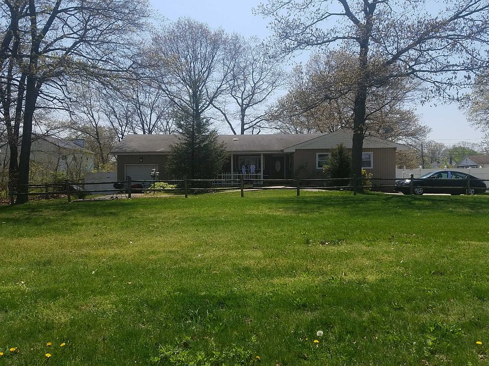 1st image of 198 Main Ave