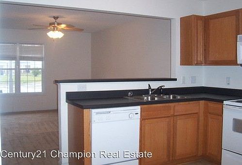 2nd image of 204 Palace Cir