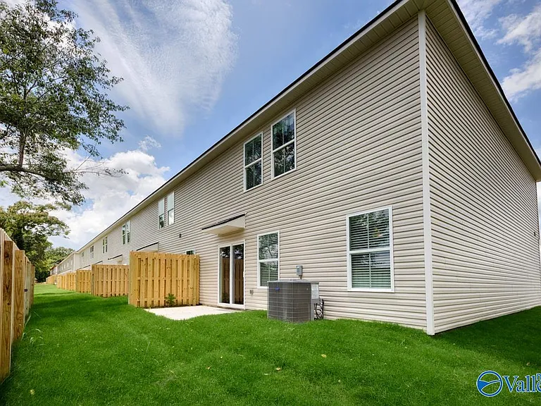 4121 Hudson Ct — Photo 21