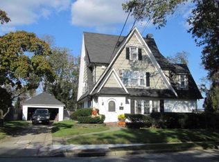 6 Ivy St, Cedarhurst, NY 11516