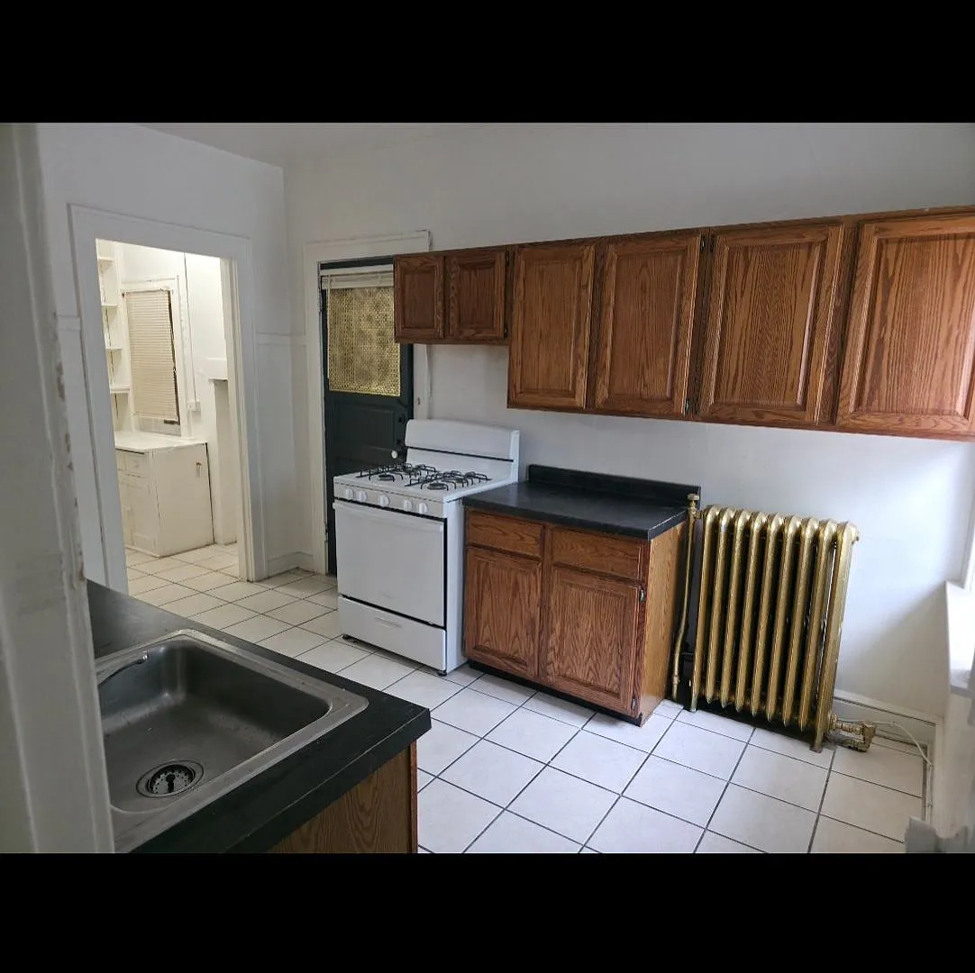2528 N. Maryland Ave. (The Versailles) — Photo 3