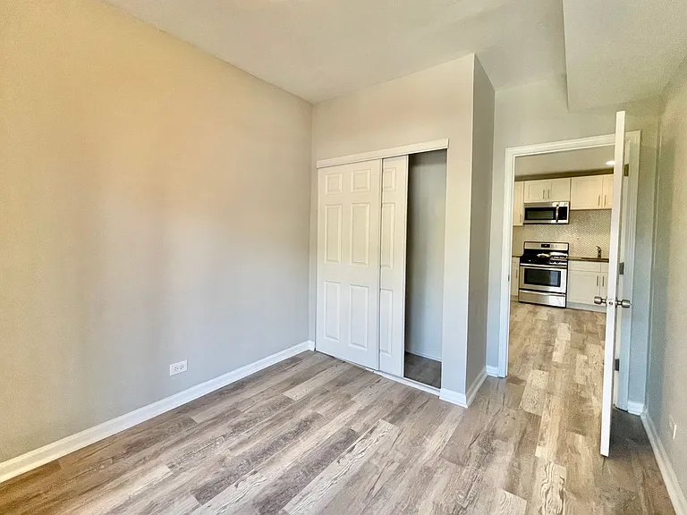 2424 W Iowa St — Photo 9