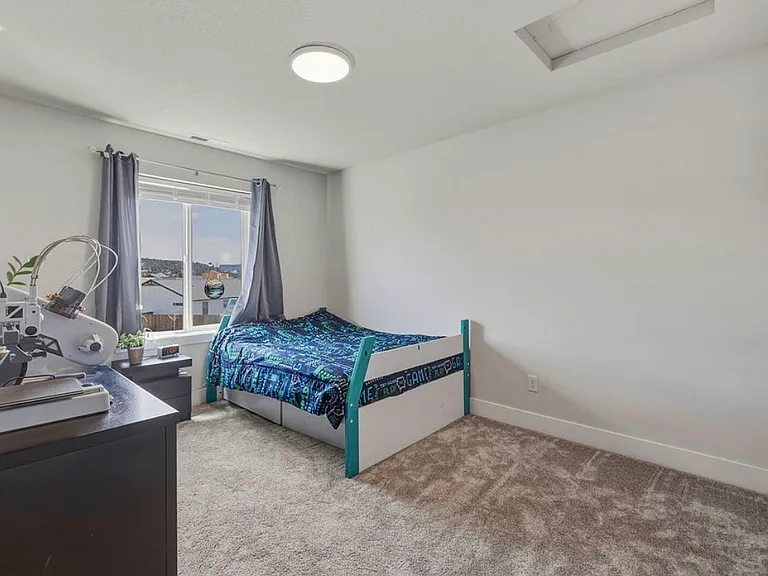 1008 NE Whistle Way — Photo 21