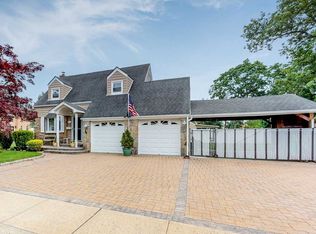 93 Cedarlawn Blvd, Valley Stream, NY 11580